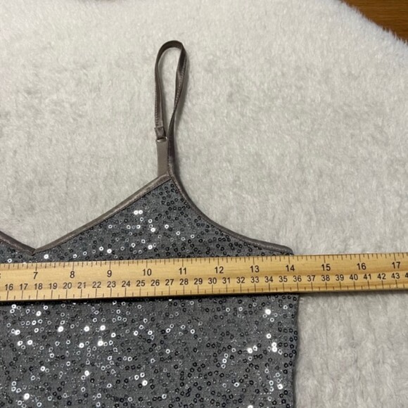 EXPRESS Gray Silver Sequins Spaghetti Strap Metallic Cami Tank Top Glitters SzXS - Picture 9 of 11
